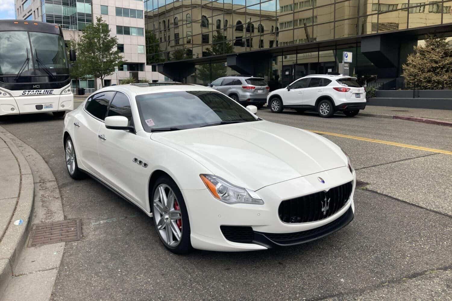 Signature Luxury Sedan Tacoma Hotel Services